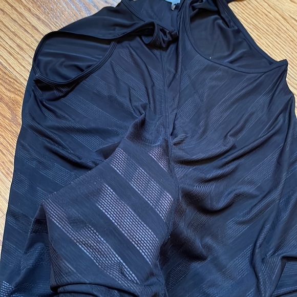 Athleta Woman’s Black Athletic Tank With See Through Back Size M - Picture 3 of 6